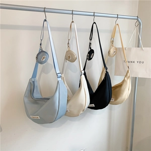 Sac À Épaule Croissant En Nylon Grande Capacité Avec Petit Porte-Monnaie Rond Amovible Style Minimaliste Décontracté Femmes