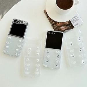 Coque transparente Galaxy Z Flip avec motifs de cœurs, oursons et nœuds en relief