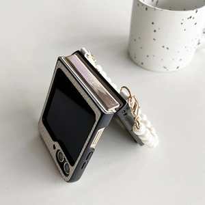 Detail of Galaxy Z Flip case with leather texture and white pearl hand strap