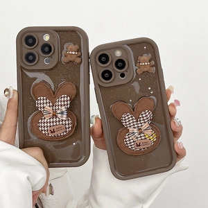 Custodia per iPhone marrone glitterata con orsetto e coniglio 3D e etichetta Baby Happy