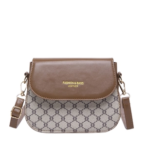 Sacoche selle contrastée en cuir marron et toile à motifs avec boucle dorée élégante