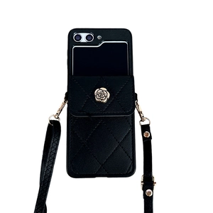 Funda de cuero acolchado negro con hebilla de rosa dorada y correa bandolera para Huawei P50