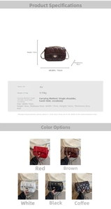 Detailed size specifications and five color variants of the quilted chain crossbody bag