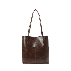 Minimalistische große braune Tragetasche aus Retro-Kunstleder mit praktischen Vordertaschen