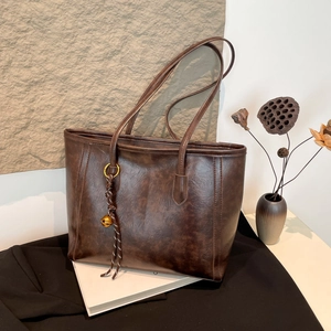 Retro dark brown large tote bag with metallic ring and decorative charm pendant