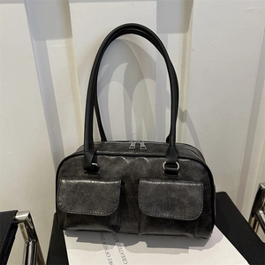 Borsa sottobraccio vintage grigio scuro con doppie tasche e finta pelle lucida