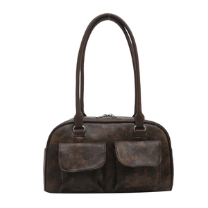 Borsa bowling retrò in pelle marrone con due tasche frontali e tracolla lunga