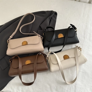 Sacs sous les bras en cuir minimalistes avec boucle vintage en quatre couleurs sobres
