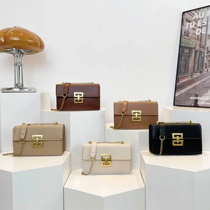 Sac À Épaule Femme En Cuir PU Petit Sac Carré Rétro Bandoulière Avec Chaîne En Métal Serrure Géométrique Dorée À Rabat