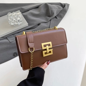 Sac à bandoulière carré marron rétro avec chaîne dorée et boucle de verrouillage créative