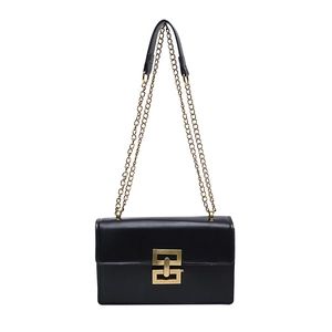 Sac bandoulière noir chic avec chaîne dorée et boucle métallique géométrique