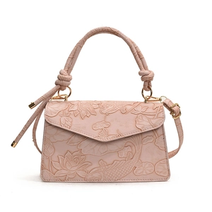 Sac bandoulière rose avec gaufrage lotus et carpe et poignée tissée pour femmes