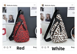 Détail de sacs de poitrine tendance à imprimé léopard en nylon rouge et blanc