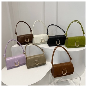 Collezione di sette borse a tracolla in ecopelle eleganti in vari colori contemporanei