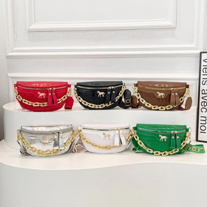 Schicke Damen Brusttasche mit Kroko-Prägung, Kettendetail und bedrucktem Gurt in vielen Farben