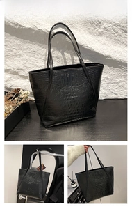 Détail de la texture crocodile noir sur un grand sac cabas avec double bandoulière