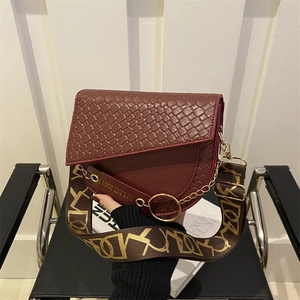 Sacoche Selle Femme Sac Bandoulière Cuir PU Motif Crocodile Texture Tissée Large Bandoulière Motif Chaîne Métallique Vintage