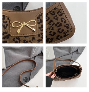 Détails du sac léopard montrant le nœud doré, la fermeture éclair et la doublure interne