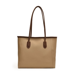Elegante borsa tote bicolore in pelle martellata kaki e marrone per il look da ufficio