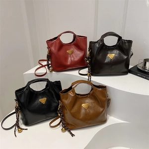 Vintage Oil Wax PU Leather Women Handbag Large Capacity Shoulder Crossbody Bag With Metal Triangle Logo Street Style