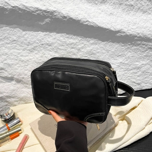 Trousse de toilette noire en cuir PU grande capacité avec compartiments et poignée latérale