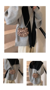 Detail of leopard print cat-shaped plush crossbody bag with golden chain and clasp