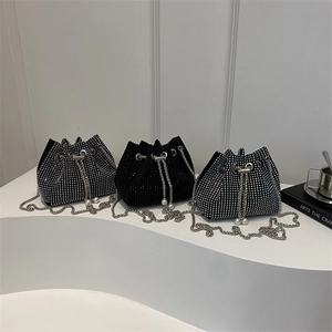 Strass Eimertasche Mit Künstliche Perlen Kordelzug Und Metallkettenriemen Mode Mini Glitzernde Abend Umhängetasche Für Frauen