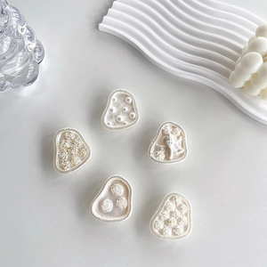 Chic cream white resin flower phone grip stand set with pearl details and relief patterns