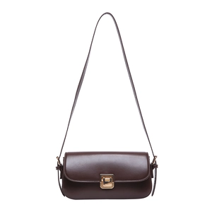 Sac bandoulière carré marron foncé classique avec élégante boucle en métal doré chic