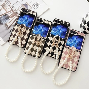 Coque matelassée pour Samsung Z Flip 5 avec poignée en perles en quatre couleurs