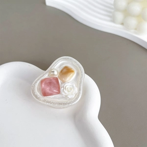 Detail of heart grip tok with resin gems, a white pearl and 3D rose flower decoration