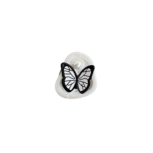Ins style butterfly cell phone socket grip with heart base and faux pearl detail