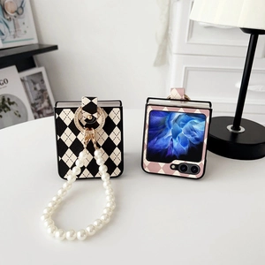 Coque de téléphone en cuir matelassé pour écrans pliables avec chaîne en perles et anneau