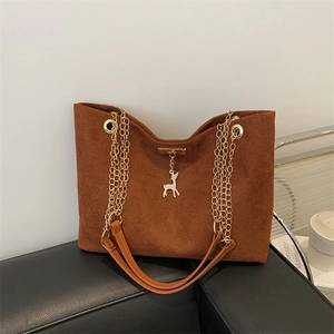 Sac Fourre-tout Femme Rétro Grande Capacité en Suédine Élégant Sac à Épaule avec Chaîne Dorée et Pendentif Cerf Sac à Main Minimaliste