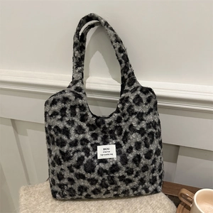 Winter faux leopard fur plush tote bag with shoulder strap and stylish label detail