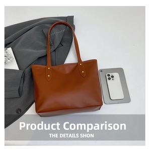 Vista macro della borsa tote in pelle marrone con texture fine e rivetti dorati