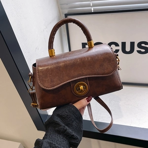 Borsa a mano vintage marrone scuro in pelle PU con hardware dorato e tracolla rimovibile