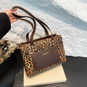 Sac cabas vintage imprimé léopard avec bandoulières marron et poche frontale