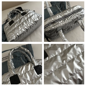 Detailansichten der silbernen Stepptasche mit Reißverschluss, Nähten und Griffen