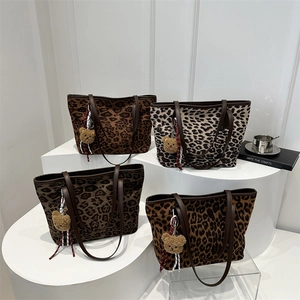 Sac Fourre-Tout Motif Léopard Pour Femmes Grande Capacité Tissu Mode Vintage Épaule Sous Les Aisselles Avec Pendentif Ours