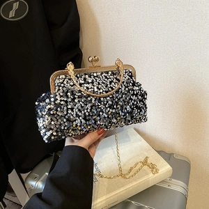 Sac à main étincelant en forme de coquille avec paillettes argentées et noires et chaîne