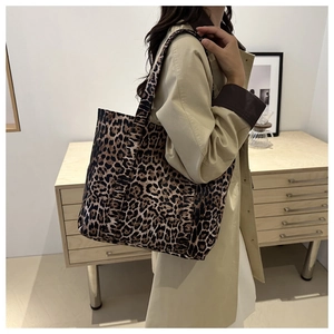 Macro view of leopard print tote bag texture and high-capacity single shoulder design
