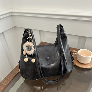 Black vintage large capacity leather hobo shoulder bag with cute lion charm for daily commute