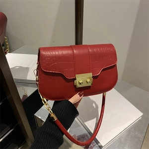 Chic burgundy crocodile pattern shoulder bag with a gold lock and metal chain strap
