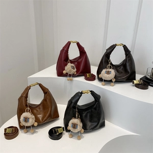 Sac Hobo En Cuir PU Vintage Pour Femmes Sac Bandoulière Demi-Lune Sous Le Bras Avec Charme En Peluche Sac À Main