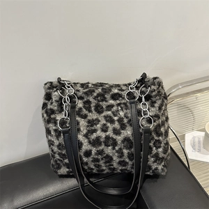 Grand sac cabas léopard en peluche avec bandoulière chaîne argentée pour femme