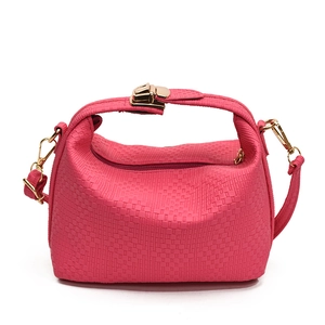 Modische rosa Handtasche mit Webstruktur, Gold-Schnalle und verstellbarem Schultergurt