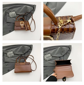 Détails du sac à main marron à motif crocodile avec garniture dorée et petit porte-monnaie