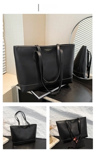 Detailansicht der großen schwarzen Shopper-Tasche mit Ledertextur und Metall-Logo-Schild