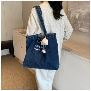 Grand sac cabas en jean avec broderie blanche et charmant nuage en peluche
